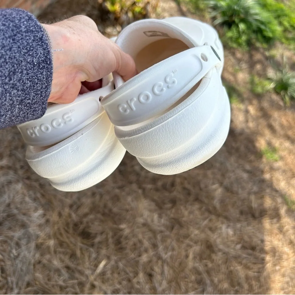CROCS 🐊 Men’s size 6 Women’s size 8 Bright  White Slip On Shoes - Picture 16 of 16